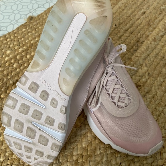 Nike Women’s Air Max 2090 Rose Color. Size 8.5 - Picture 8 of 9
